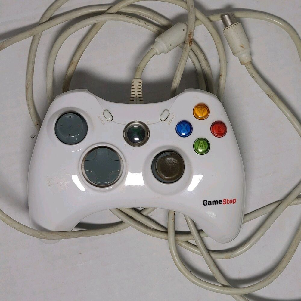 WHITE WIRED Microsoft XBOX 360 Wired Controller by Gamestop